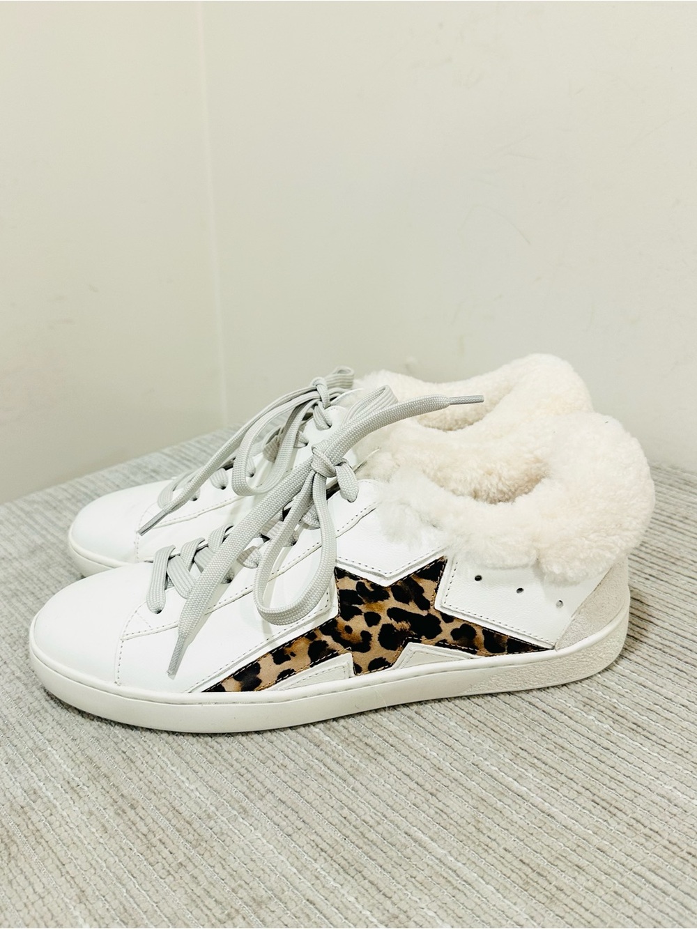 Lola Cruz White Leather Shearling Sneakers Leopard Star Size 39 / US 8.5-9